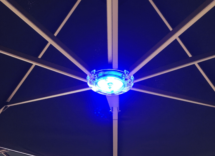 Éclairage LED RVB pour parasol